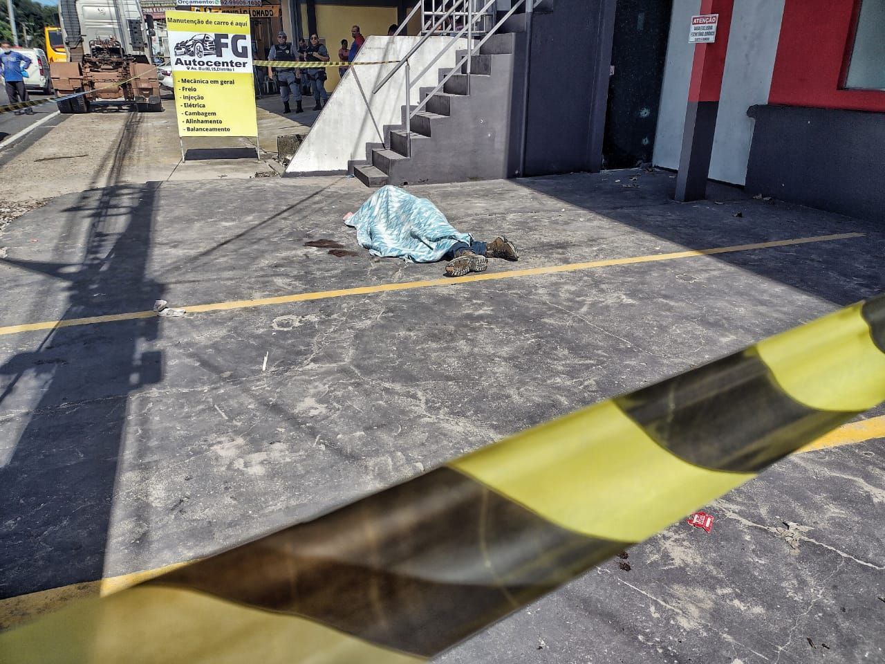 Homem é assassinado a tiros em plena luz do dia em Manaus