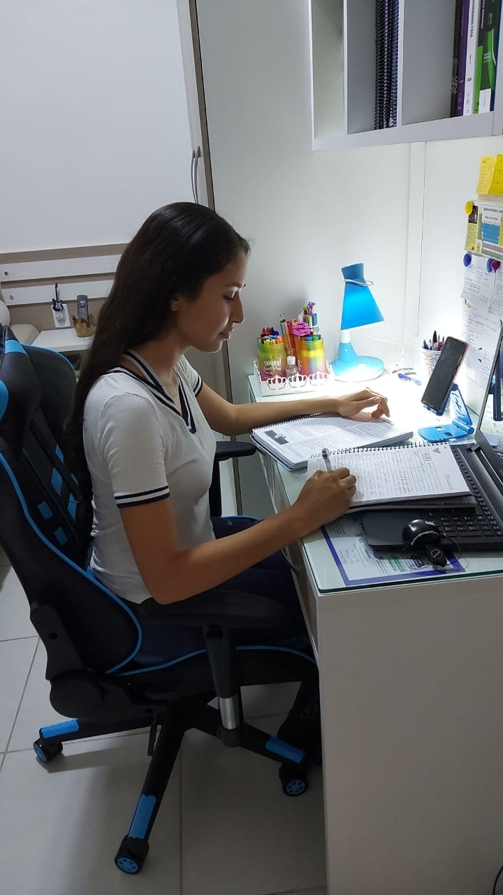 Aluna da rede pública de Manaus faz 920 pontos na redação do Enem