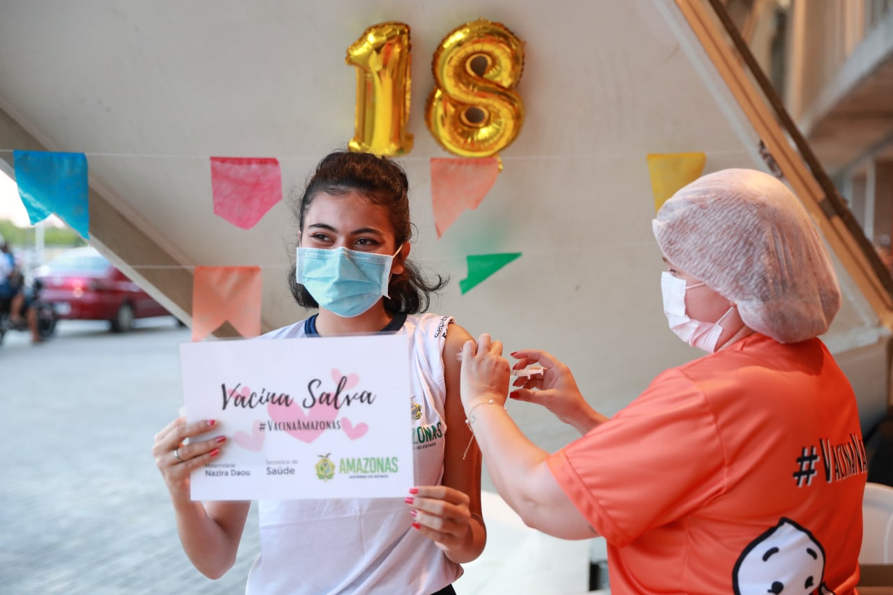 Covid: Mais de 30 mil pessoas foram vacinadas em quase 10 horas em Manaus