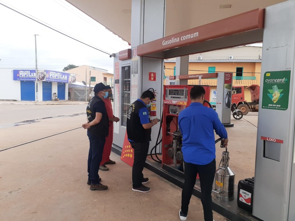 Postos de combustíveis são notificados por cobrança abusiva no Amazonas 