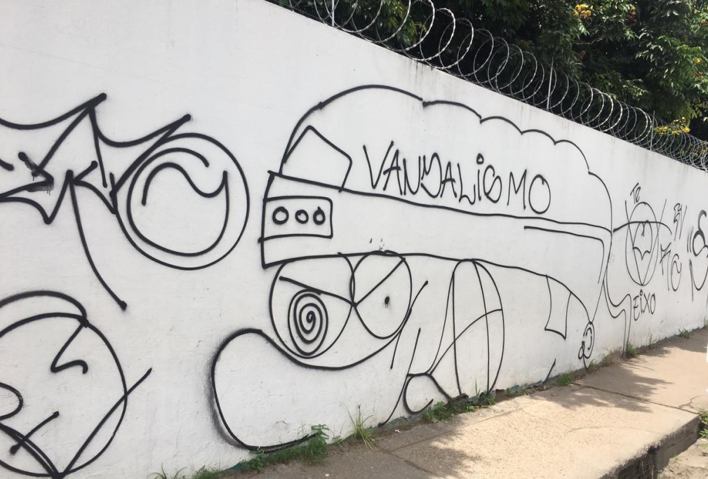 Homem é condenado por pichar muro de escola no Grande Vitória