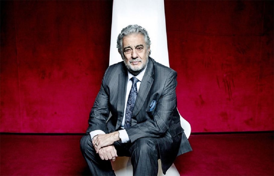 Plácido Domingo é acusado de se relacionar com seita de tráfico de pessoas