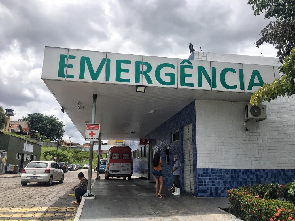 Mulher é internada às pressas após ser atacada a golpes de faca em Manaus