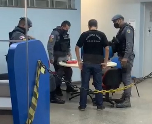 Após denúncias, suspeito é preso com drogas em boca de fumo em Manaus