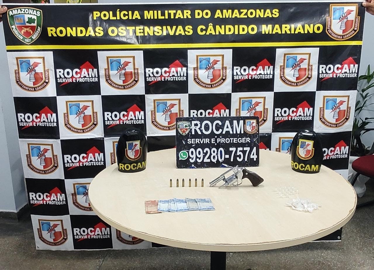 Após denúncia, homem é preso com arma e bolsos cheios de drogas em Manaus 