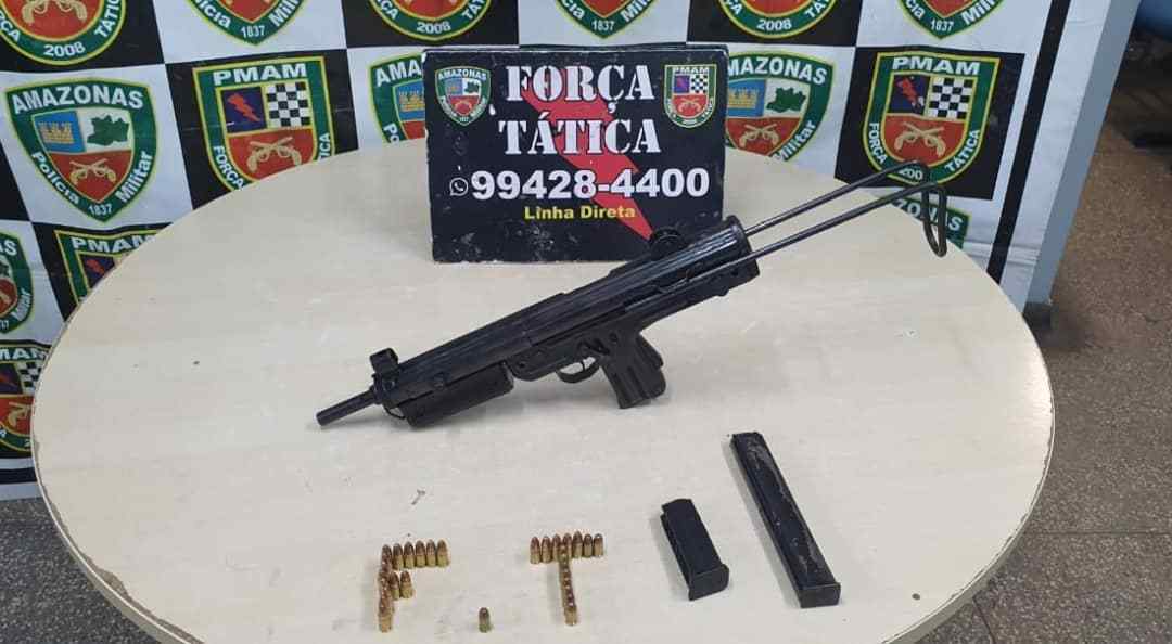 Arma de guerra é apreendida após fuga de traficantes em Manaus