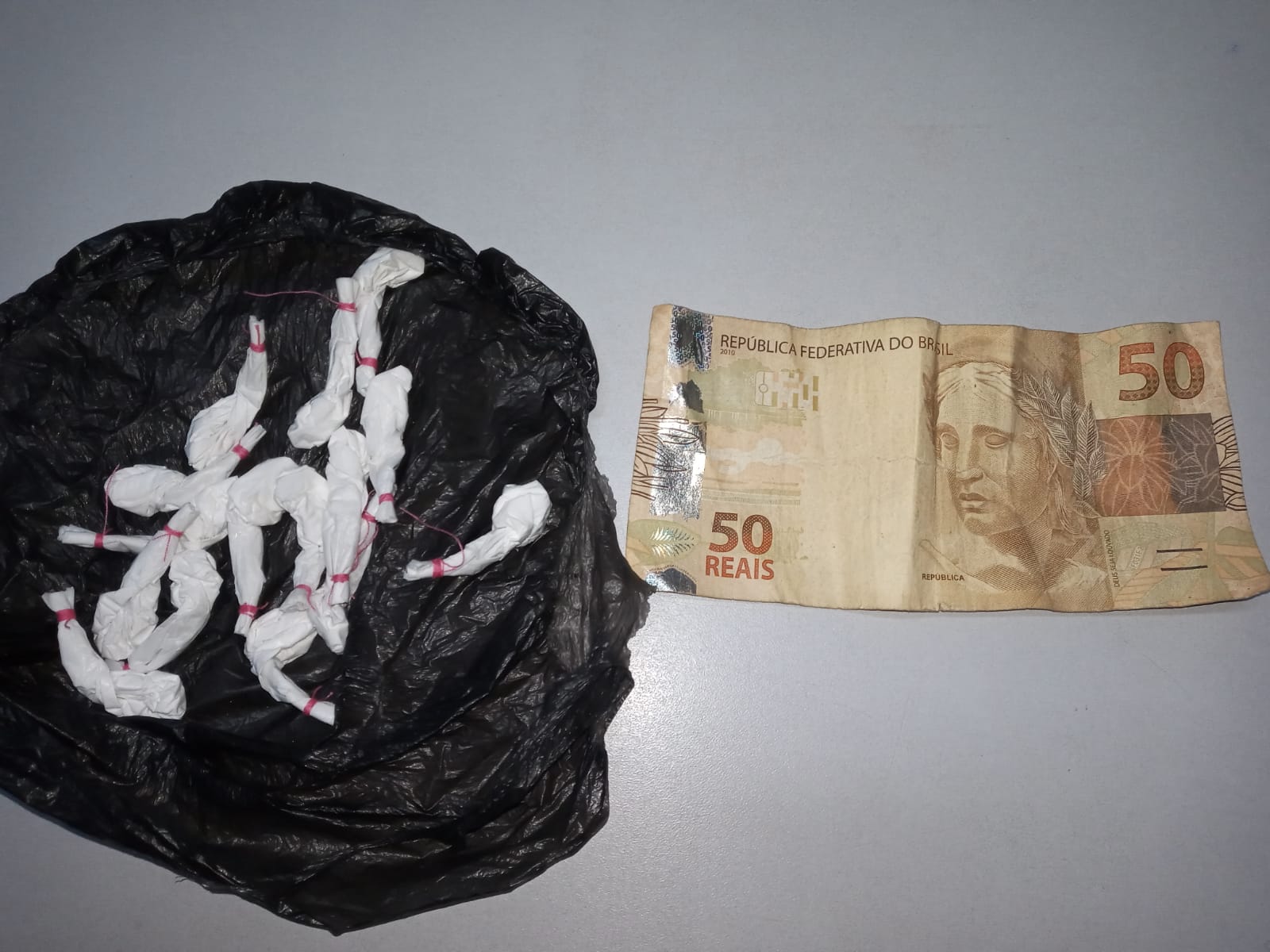 Homem é detido com trouxinhas de cocaína em bar de hotel em Manaus 