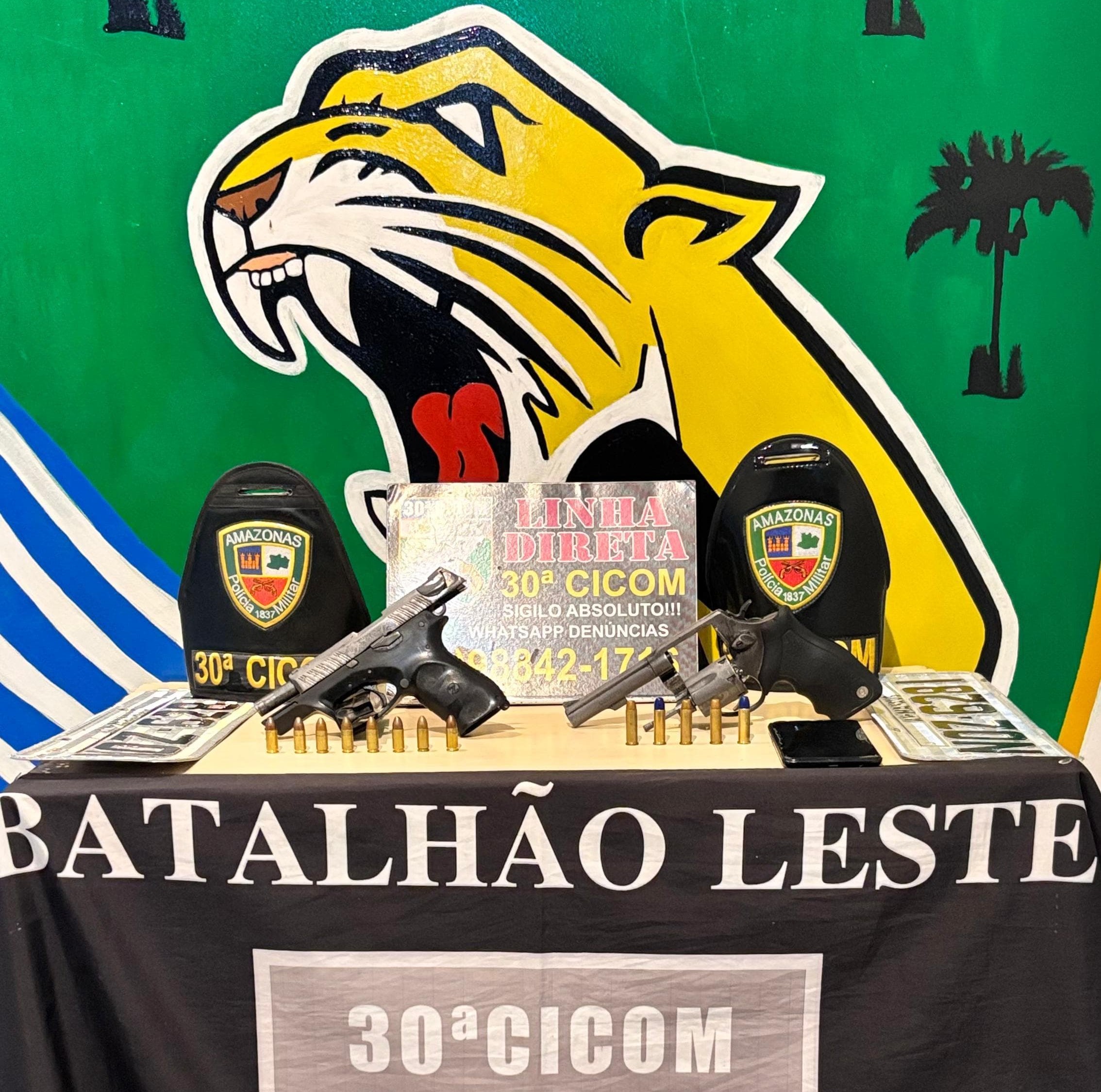 Dupla é presa com armas em rua do Valparaíso