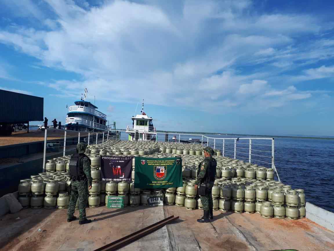 Transporte ilegal: 3 mil botijas de gás são apreendidas em Manaus 