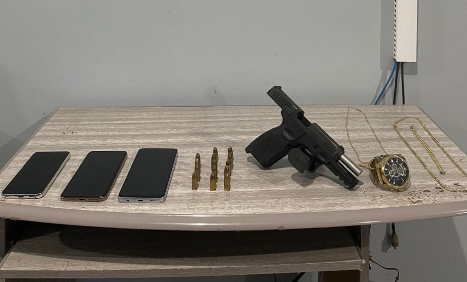 Trio é preso com joias, pistola e munições em Coari