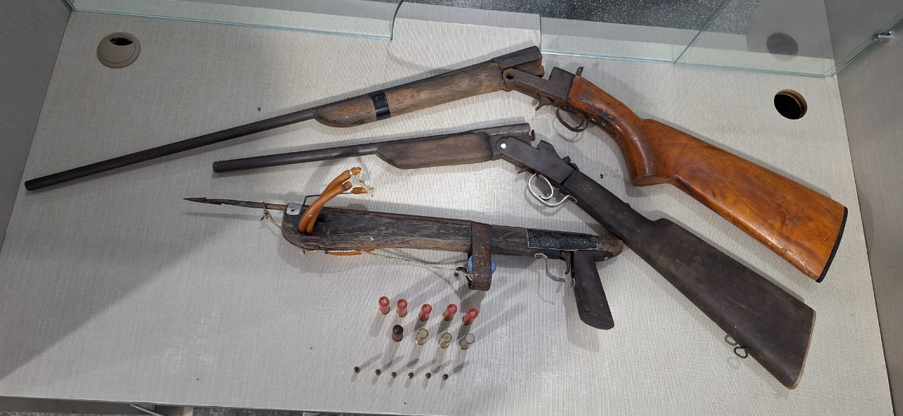 Homem é preso por chamar ex pegar roupas em casa e espancá-la no Amazonas