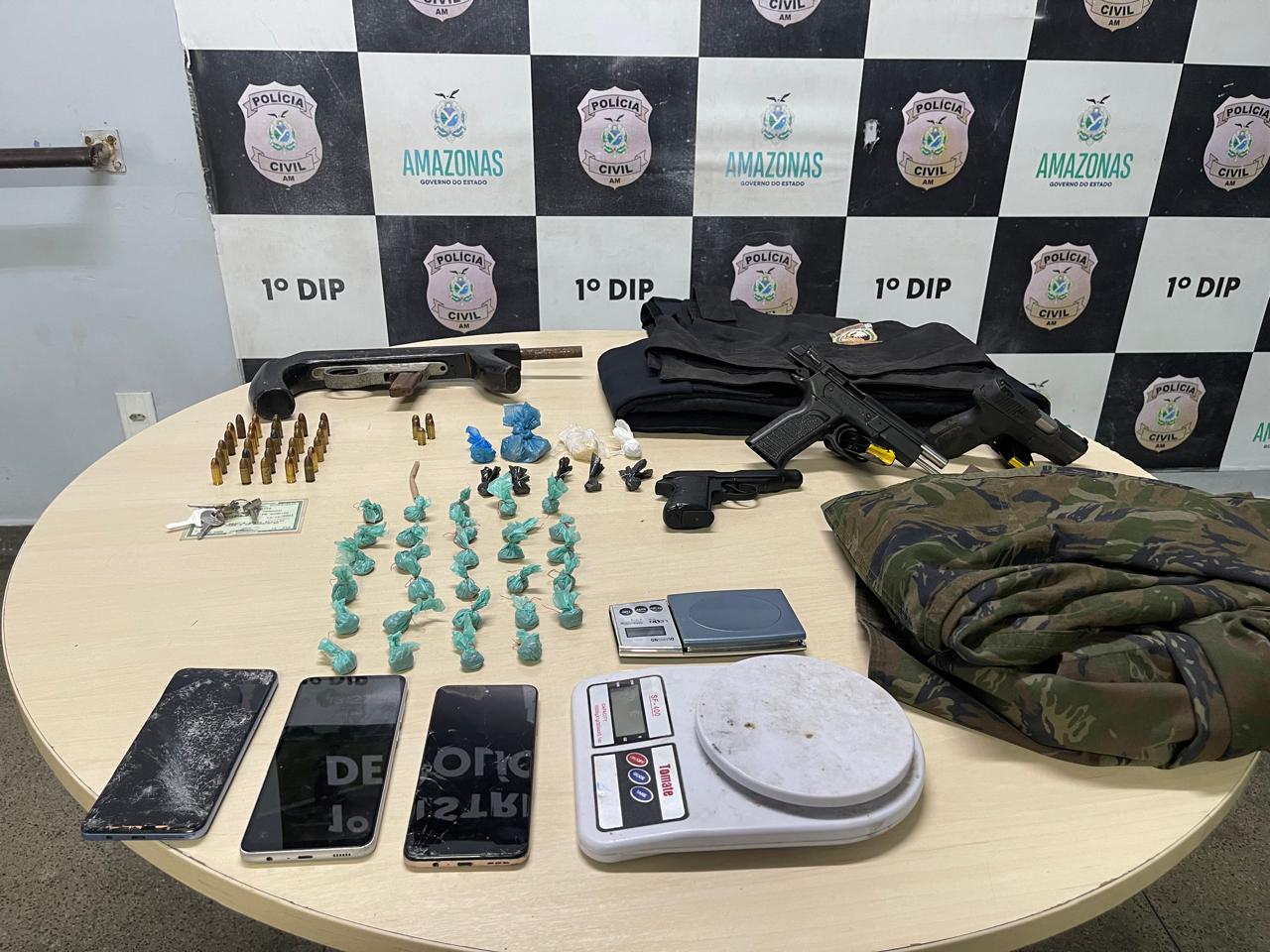 Grupo é preso com armas e drogas na União e no Parque 10