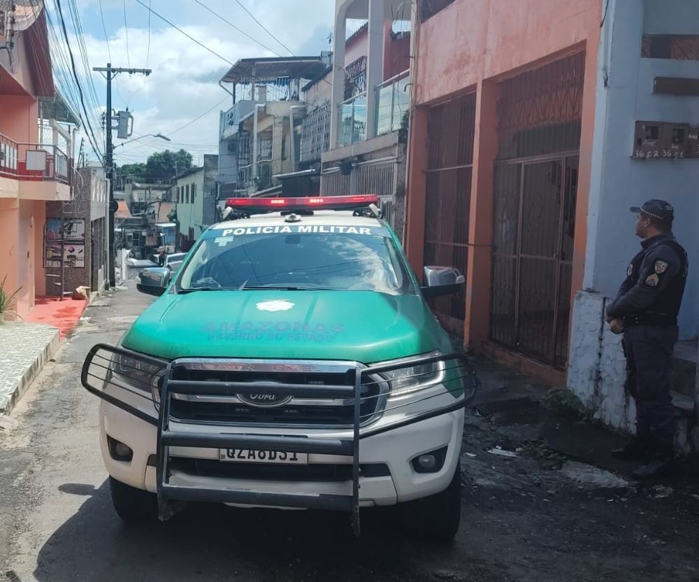 Mulher dá à luz em casa em Manaus e vizinhos chamam PMs para ajudar