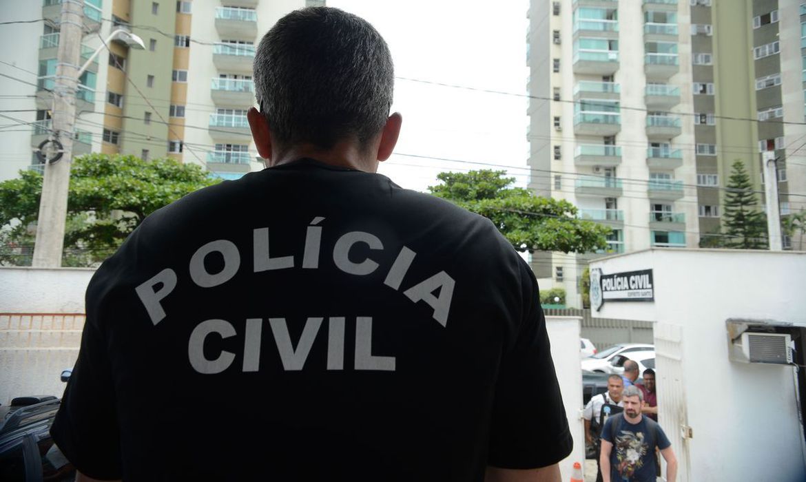 Polícia apreende adolescente que planejava ataque à escola 