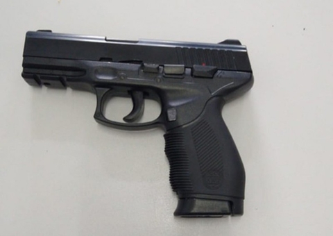 Homem invade casa para fugir da polícia em Manaus 