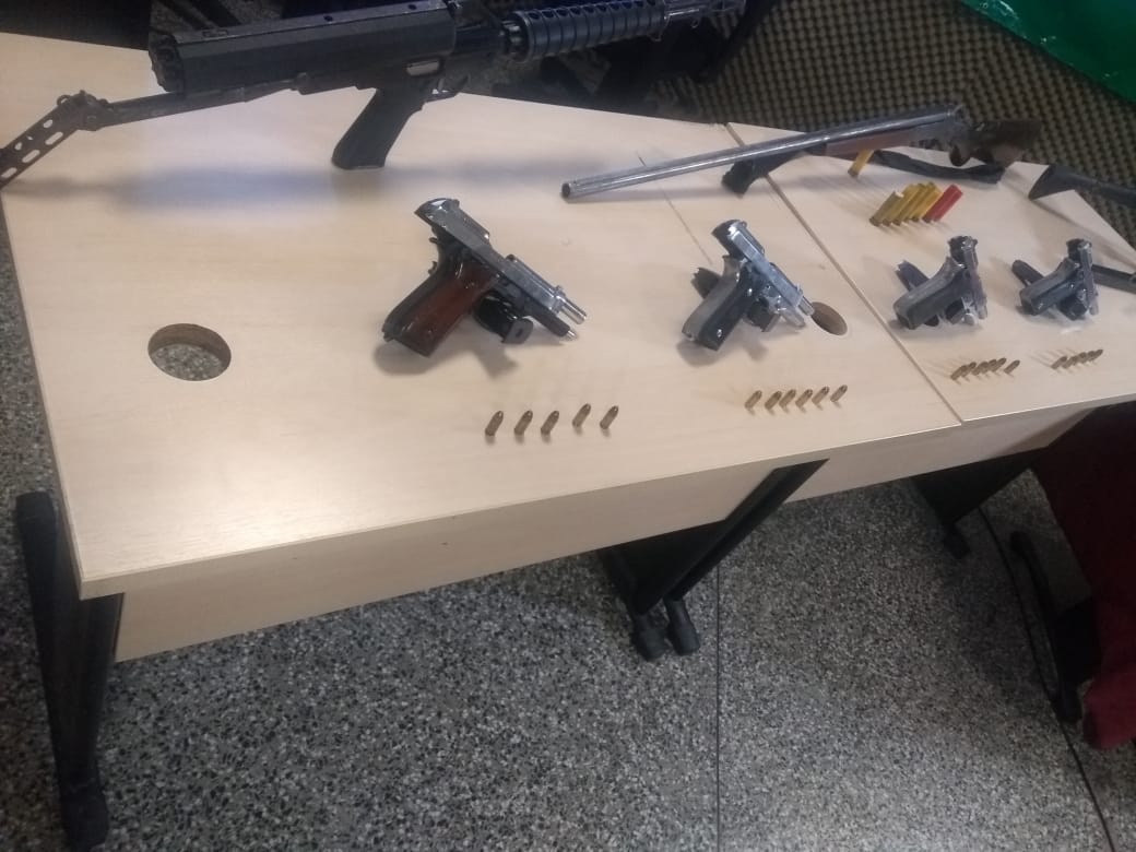 'Bocão' é preso com armas de fogo enterradas em quintal de casa de Manaus 