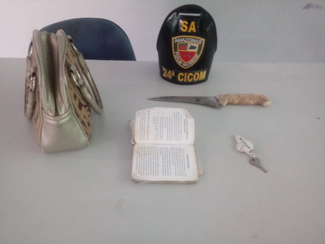 Com faca, homem assalta mulher no centro de Manaus 