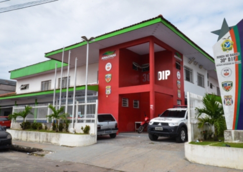 Assaltante armado é espancado por populares em Manaus