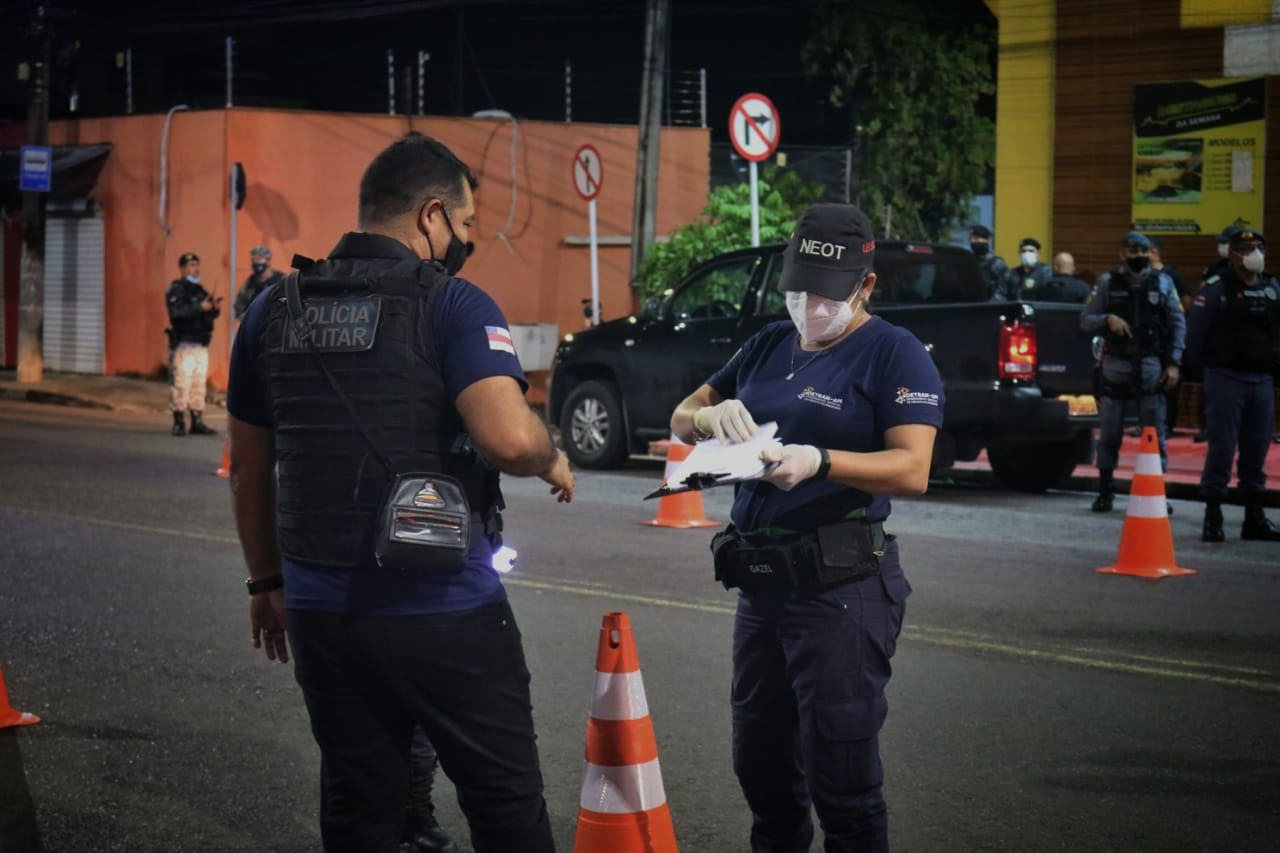 Homem é preso e 11 veículos são apreendidos durante fiscalizações em Manaus