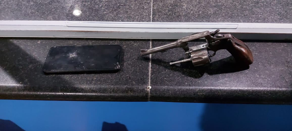 Motorista de aplicativo desconfia de clientes e frustra assalto em Manaus 