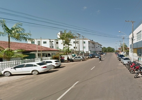 Funcionário de loja tem R$ 100 mil roubados em frente a delegacia