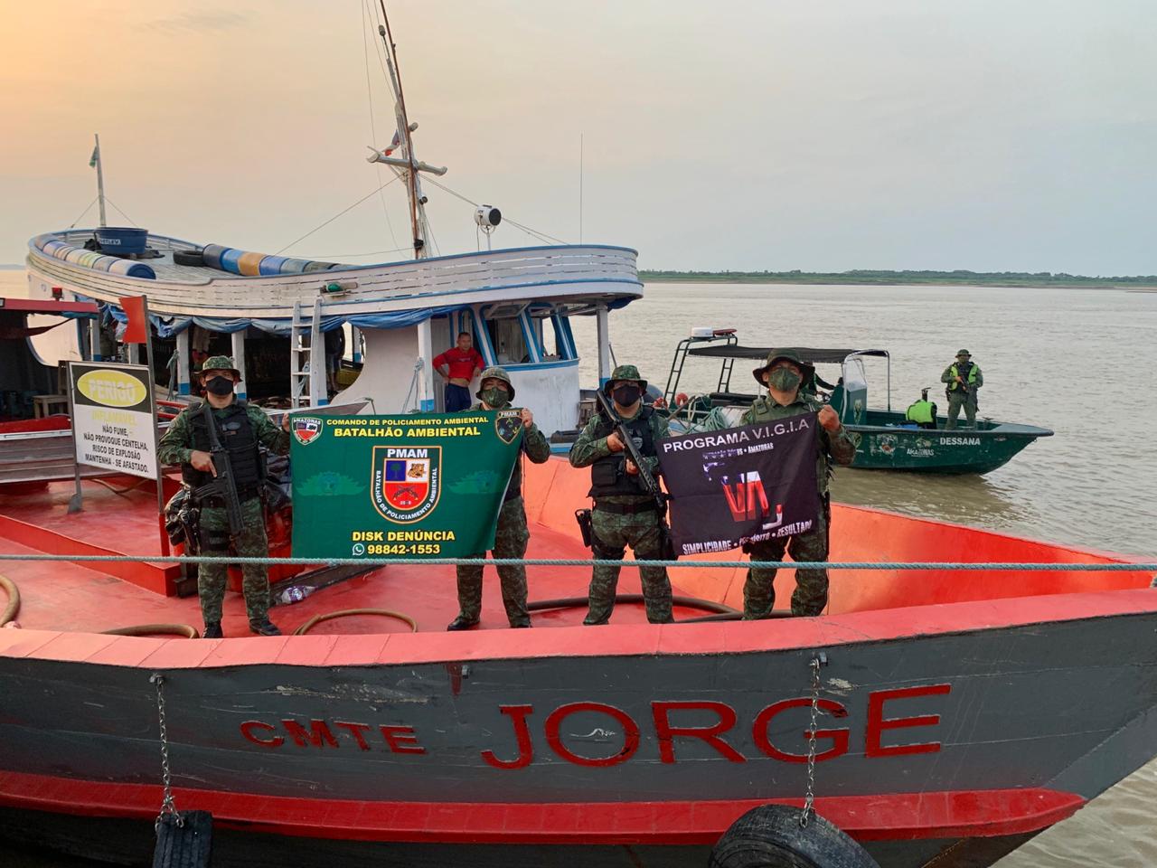 Polícia apreende pescado e óleo diesel ilegal em embarcações no Amazonas 