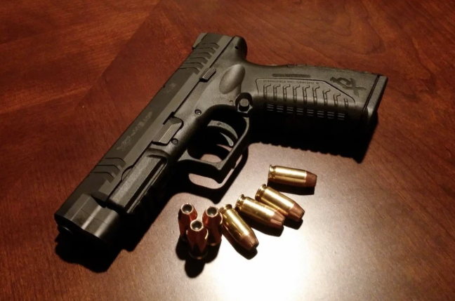 Mesário é preso suspeito de mostrar arma a eleitor