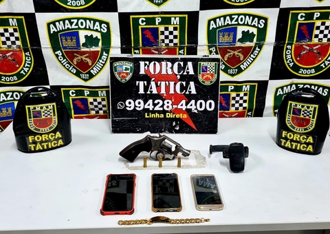 Dupla é presa com motocicleta e joias roubados após perseguição em Manaus