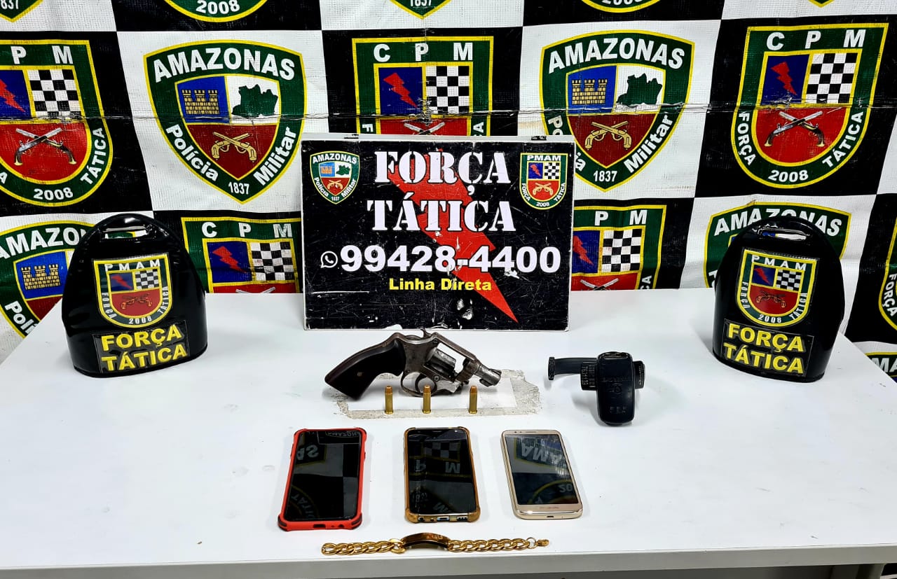 Dupla é presa com motocicleta e joias roubados após perseguição em Manaus