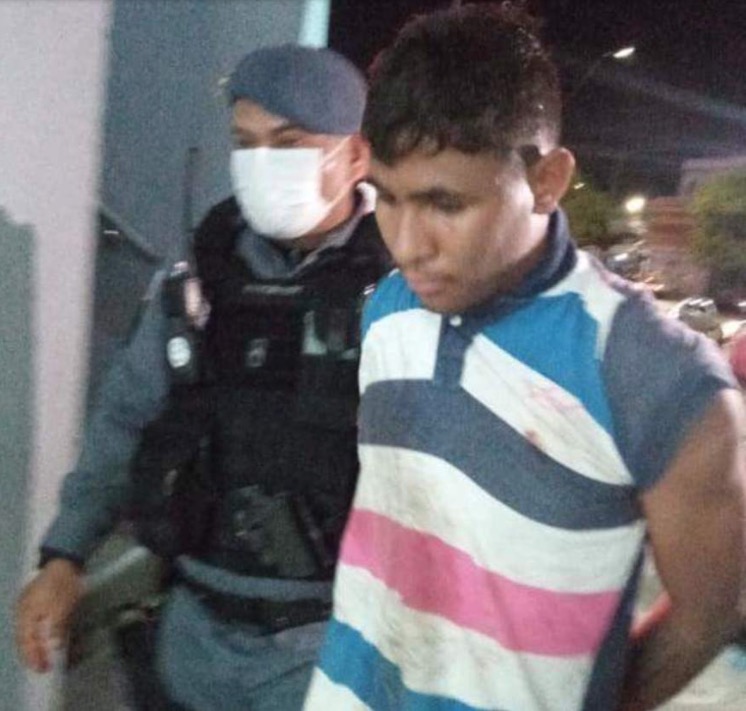 Vítima reage e dá mata-leão em assaltante em Manaus 