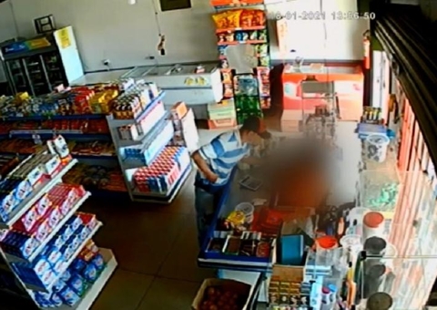 Com faca, homem ameaça criança de 10 anos durante assalto a mercearia 