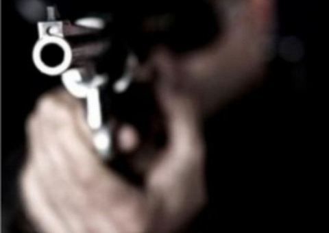 Homem morre ao fazer família refém e atirar contra policiais no Amazonas