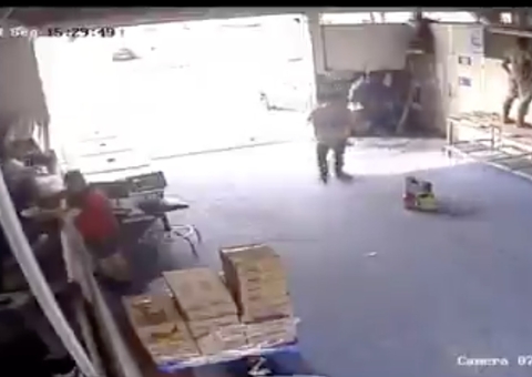 Vídeo registra assalto a empresa de alimentos em Manaus 