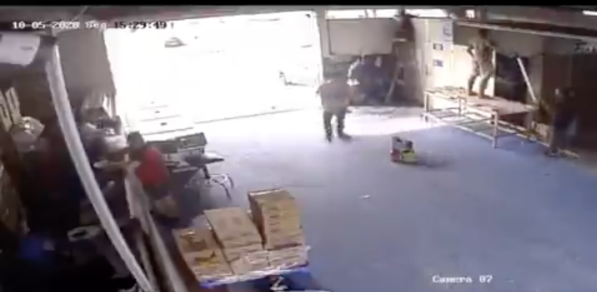 Vídeo registra assalto a empresa de alimentos em Manaus 