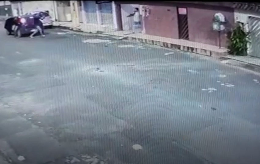 Bandidos invadem e roubam casa em Manaus; veja vídeo 