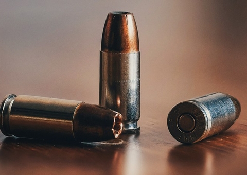 Jovem é executado a tiros enquanto dormia no pátio de casa em Manaus