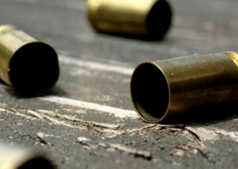 Roubo de motocicleta termina com assaltante morto e vítima presa em Manaus