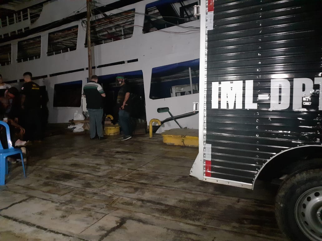 Homem morre eletrocutado ao tentar salvar cachorro em embarcação de Manaus