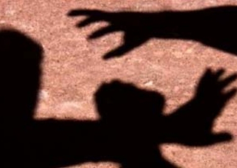 População se revolta e tenta linchar homem no meio da rua em Manaus