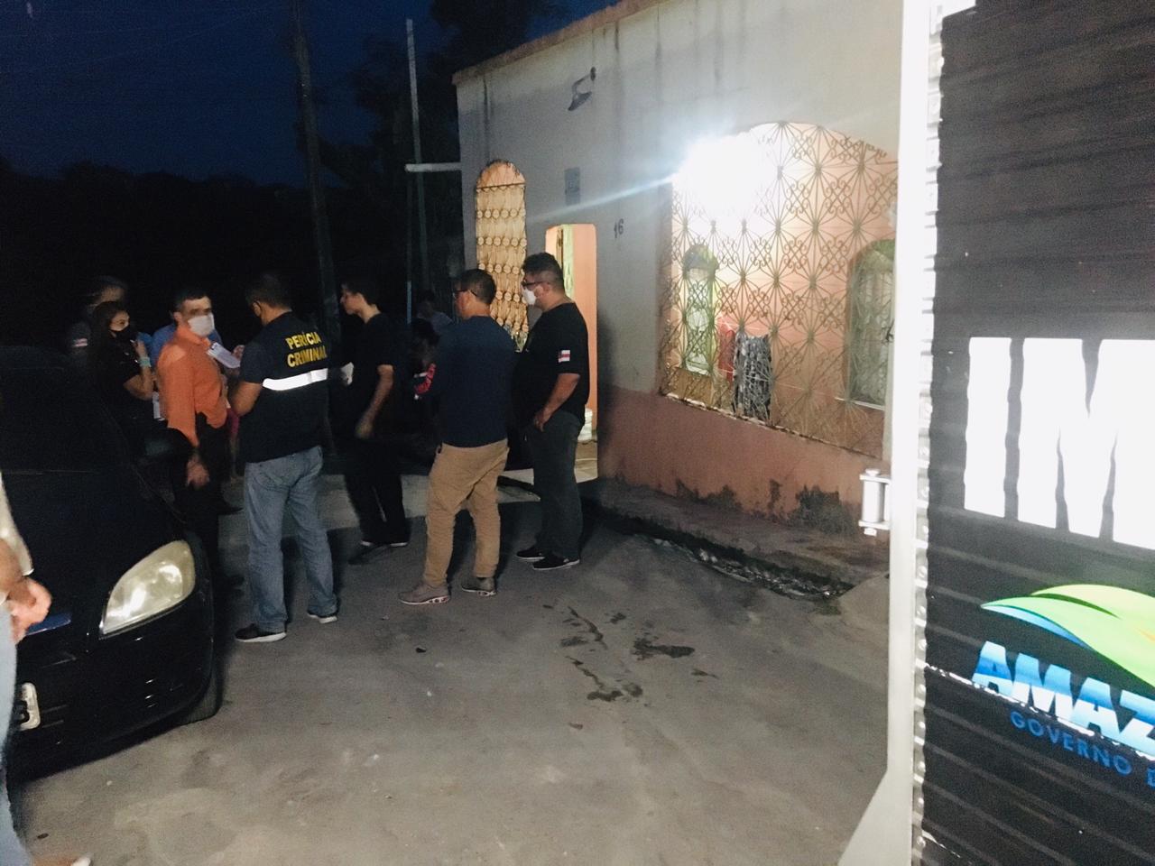 Homem chega ensanguentado em casa, pede ajuda da família e morre em Manaus