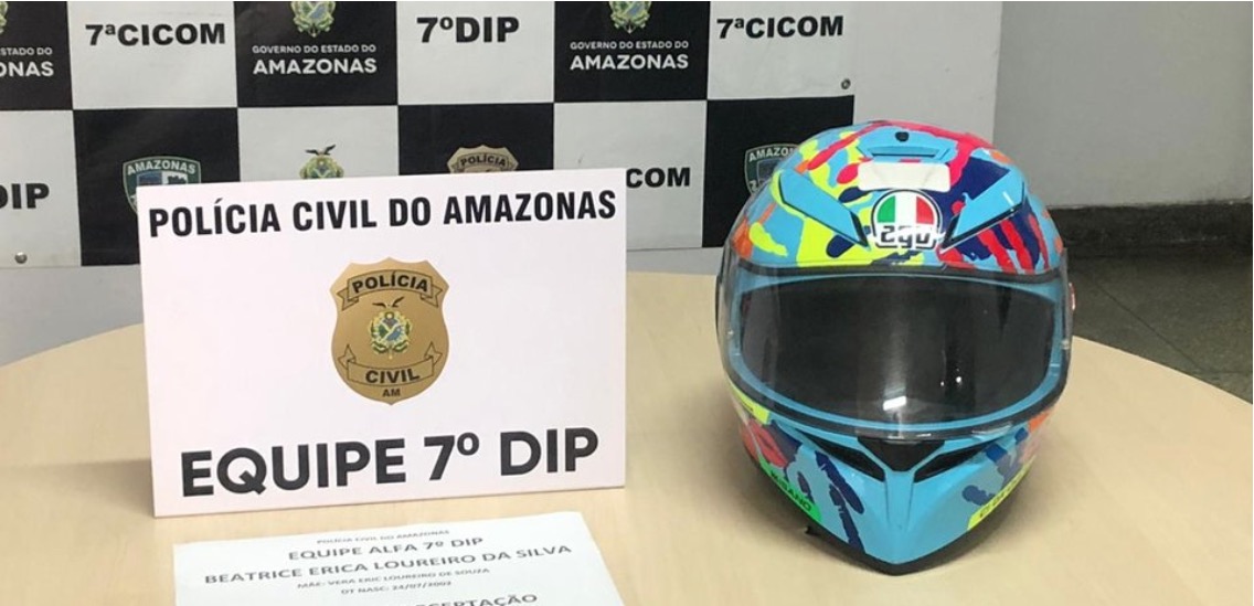 Jovem é presa em Manaus ao tentar vender capacete roubado na OLX 