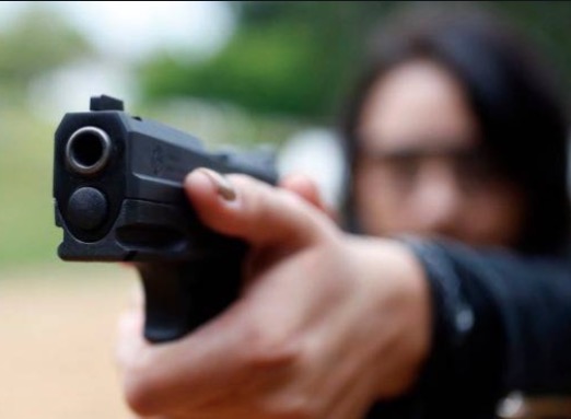 Homem morre e adolescentes são apreendidos após tiroteio com PMs em Manaus