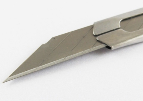 Homem fere jovem com golpe de estilete e tenta invadir UBS em Manaus