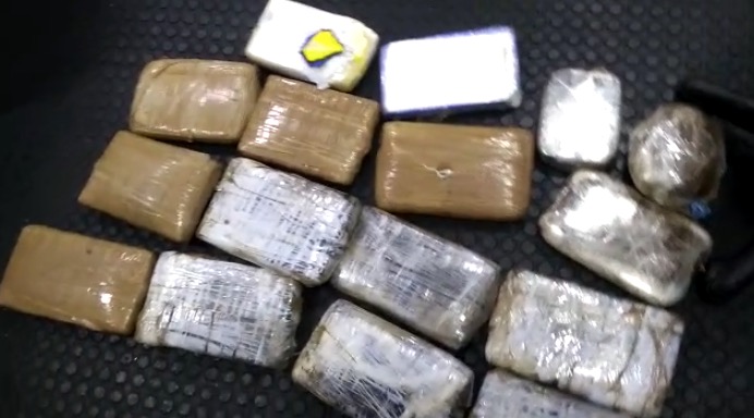 Índio é preso após esconder 17 kg de drogas em lixeira de barco no Amazonas