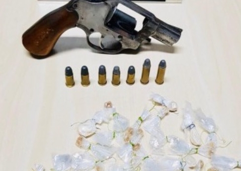 Foragido é capturado com arma e drogas em área vermelha de Manaus