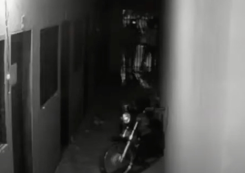 Vídeo mostra momento do assassinato de gêmeos de Manaus em quitinete no MS