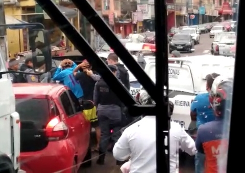 Polícia frustra assalto a ônibus e prende 5 homens em Manaus; veja vídeo