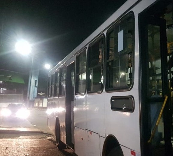 Cobrador e motorista são assaltados dentro de terminal em Manaus