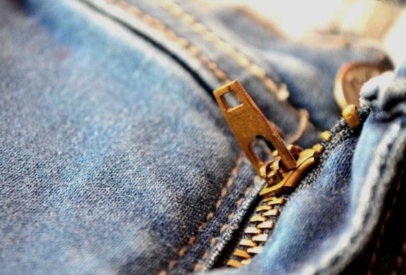 Homem é preso por puxar mulher na rua para vê-lo se masturbando