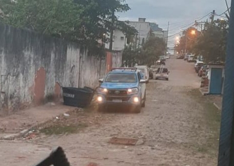 Casal é sequestrado e obrigado a ajudar traficantes baleados em comunidade